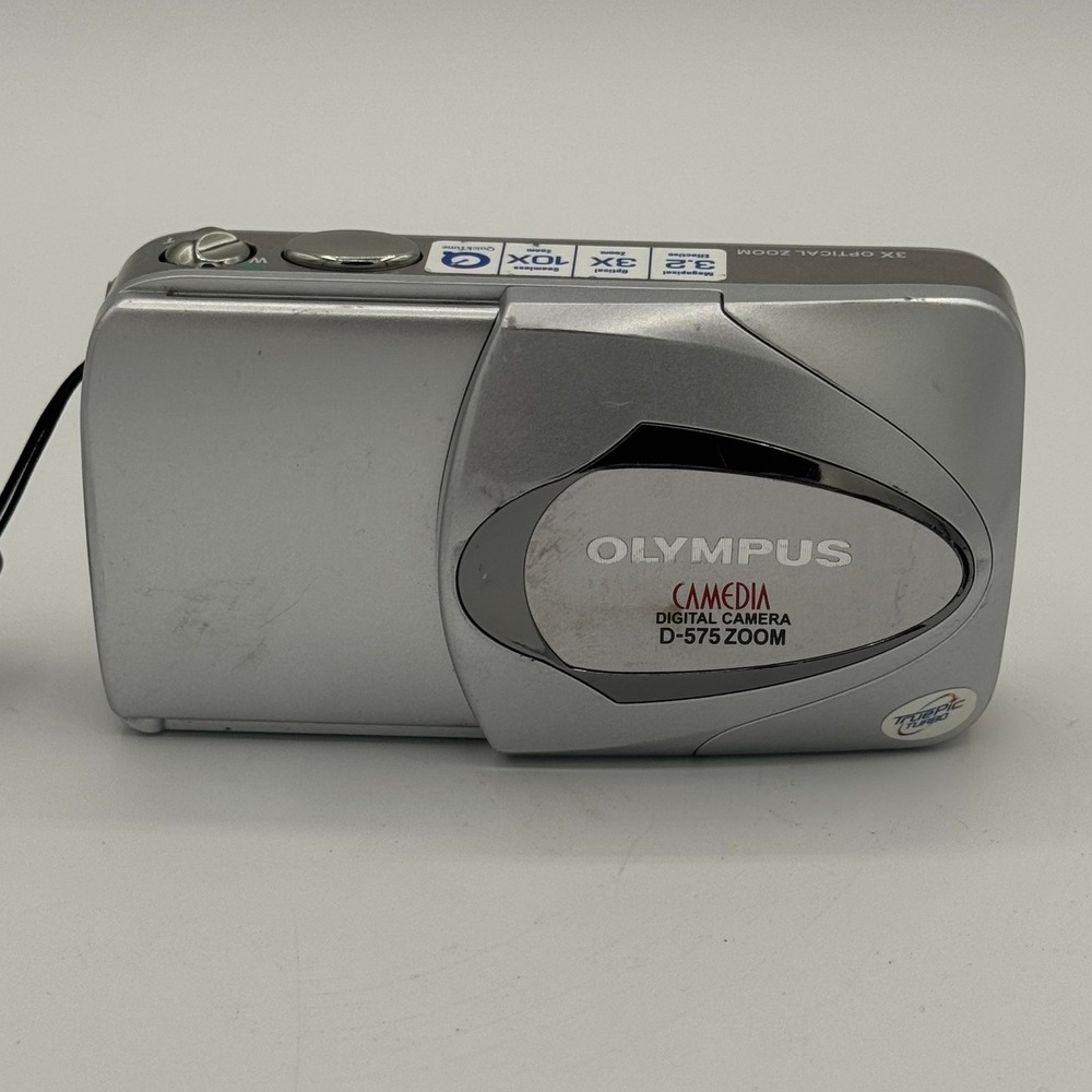 Olympus Camedia D-575 Zoom Digital Camera 3.2MP 3x Optical Silver Tested
